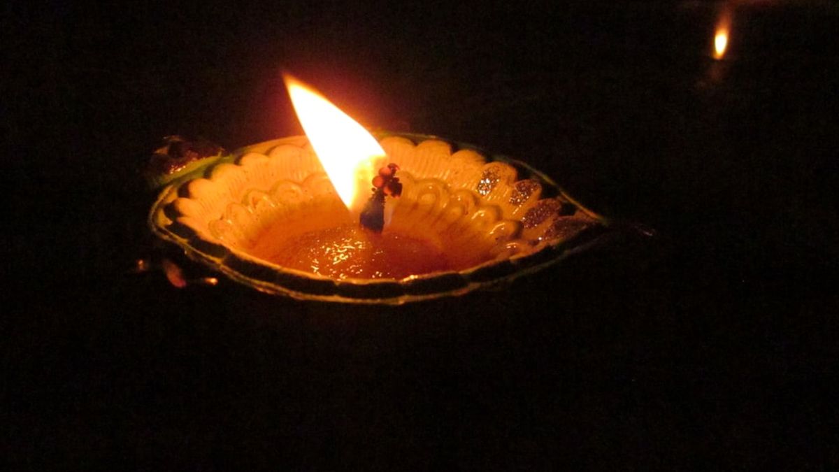 Creare un ambiente rilassante prima di ascoltare le frequenze sonore.