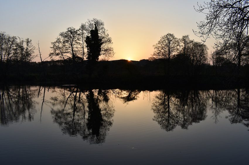 serene sunrise (foto: Phil Gayton from Totnes, UK / CC BY 2.0, Wikimedia Commons)